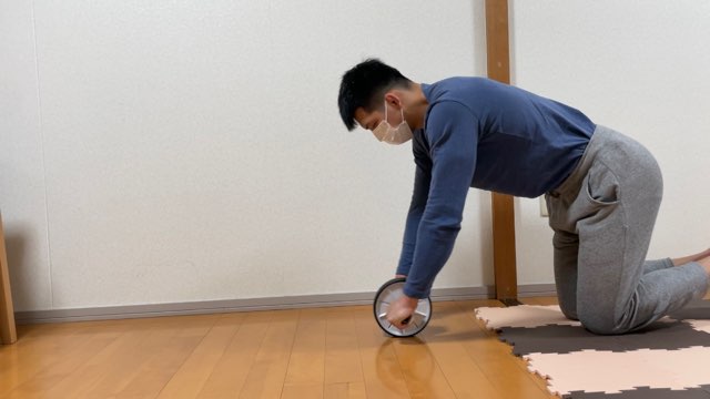 腹筋ローラー